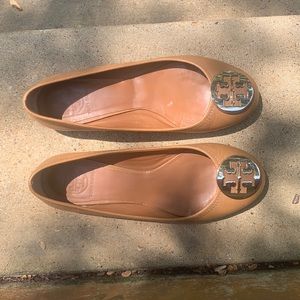 Tory Burch flats: tan/gold size 8